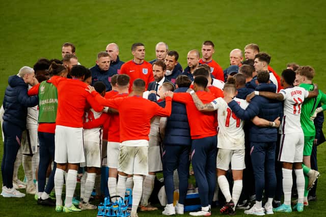 Gareth Southgate speaks with his players before the penalty shoot out