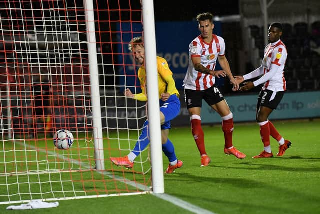 Story of the night as Sunderland win at Lincoln to begin Papa John's ...