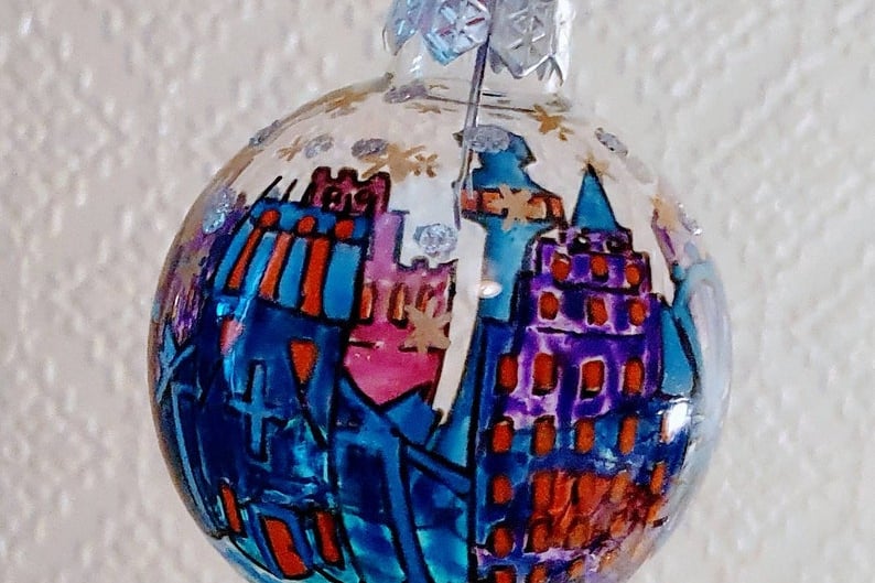 £10.00 - This stunning bauble brings the boldness of Liverpool right to your christmas tree. 