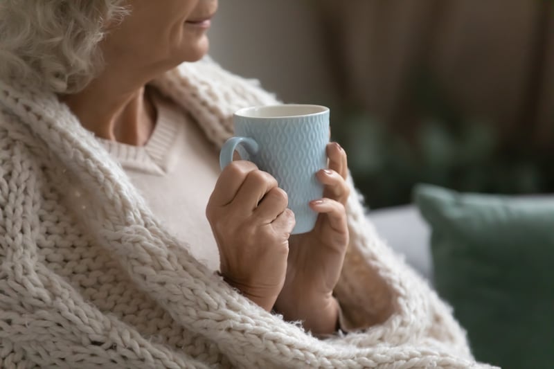 Keeping warm is also recommended to remedy a cold.