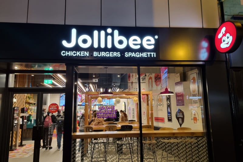 ⭐ Jollibee has a 3.9 rating on Google Reviews from 1,025 reviews and was handed five stars by the Food Standards Agency in November 2020. 📝 Fast-food restaurant specializing in fried chicken, plus burgers, hot dogs & spaghetti. 💬 “Very clean and service really good. There was plenty of room upstairs....and phone charging points on the tables downstairs The chicken and the peach and mango pies were excellent.”