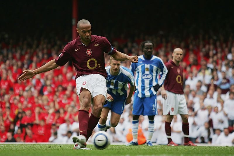 A proper Premier League legend, Henry’s most prolific Boxing Day outing came in 2000, when he put Leicester City to the sword with a hat-trick and two assists in a 6-1 drubbing. (Photo by Shaun Botterill/Getty Images)