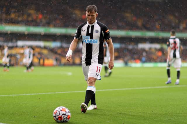  Matt Ritchie of Newcastle United prepares to take a corner kick during the Premier League match between Wolverhampton Wanderers and Newcastle United. 