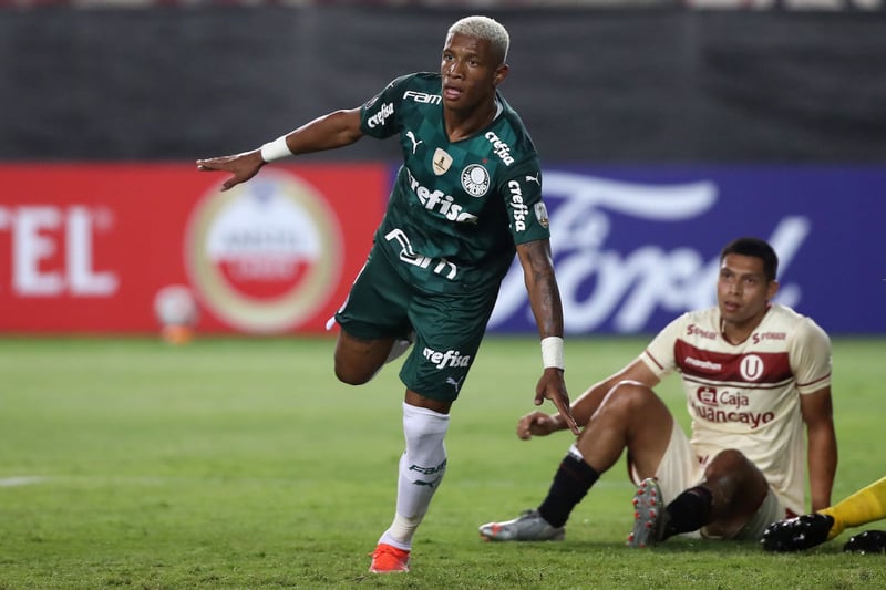 West Ham want to sign Palmeiras midfielder Danilo and are ‘prepared to make an offer’ for the Brazilian this winter. (Lance) (Photo by Raul Sifuentes/Getty Images)
