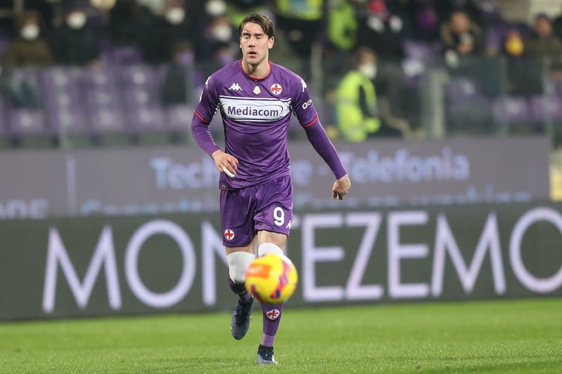 Arsenal have ‘submitted a hefty £50m bid’ for Dusan Vlahovic, and their offer also includes a permanent move for Lucas Torreria, who is on loan at Fiorentina already. (Corriere della Sera)  (Photo by Gabriele Maltinti/Getty Images)