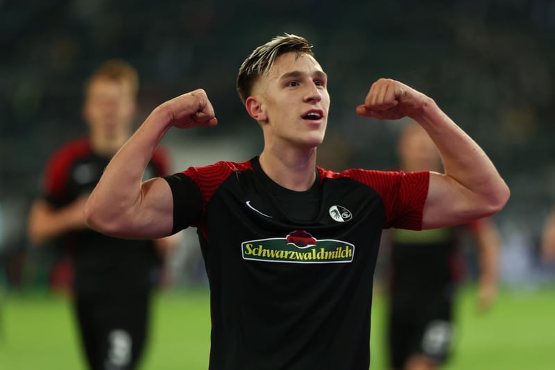 Newcastle United have moved back in to try and sign Freiburg defender Nico Schlotterbeck despite him snubbing a move to Tyneside earlier this month. The Toon Army have reportedly already failed with a £40m bid for the player. (Daily Mail) (Photo by Dean Mouhtaropoulos/Getty Images)