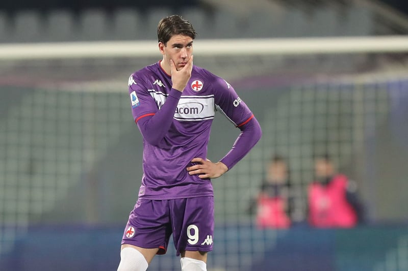 Arsenal have recruited well under Mikel Arteta, and have been linked with another eye-catching move for Fiorentina’s hugely impressive young striker Dusan Vlahovic, as per various reports. The 21-year-old is out of contract in 2023, and a bid of around £88 million has been touted. (Photo by Gabriele Maltinti/Getty Images)