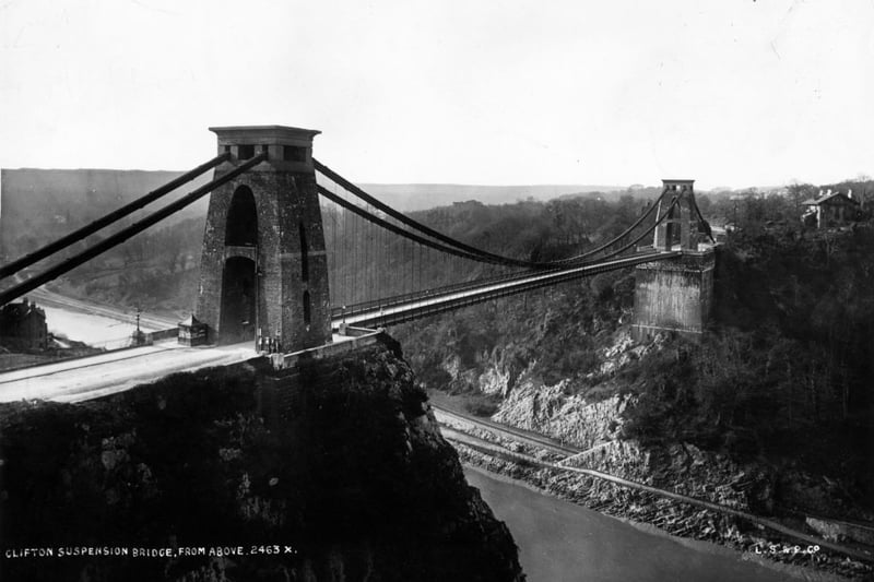 The bridge in its glory in 1900. Below can be seen the operating railway line to Portishead. (London Stereoscopic Company/Hulton Archive/Getty Images)