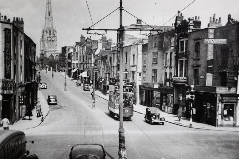 A tram comes down Redcliff Hill toward Bedminster Bridge. St Mary Redcliffe Church can be seen in the background.