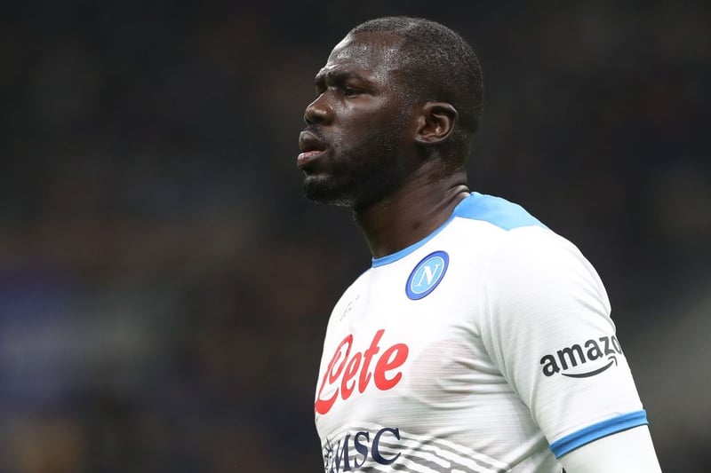Everton look set to miss out on the signing of Napoli defender Kalidou Koulibaly, with the centre-back ready to sign a new contract with the club and to replace Lorenzo Insigne as captain. (La Repubblica)  (Photo by Marco Luzzani/Getty Images)