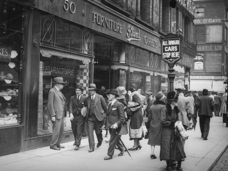 Shoppers in Manchester, August 1931.