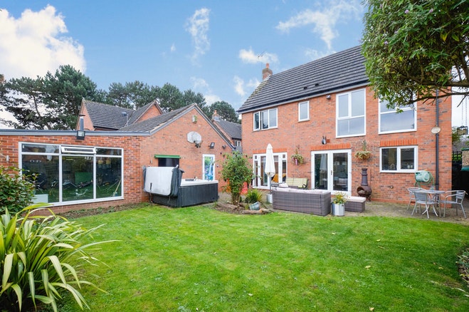 4 bedroom detached house, Sycamore Crescent £495,000 