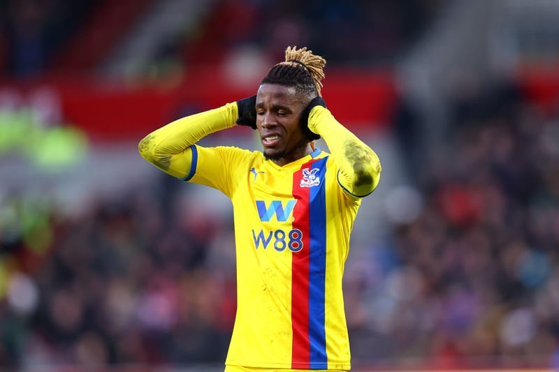 Crystal Palace are facing a battle to convince Wilfried Zaha to sign a new contract. The player’s deal expires in summer 2023, but the 29-year-old is not planning to sign an extension. (Daily Mail) (Photo by Dan Istitene/Getty Images)