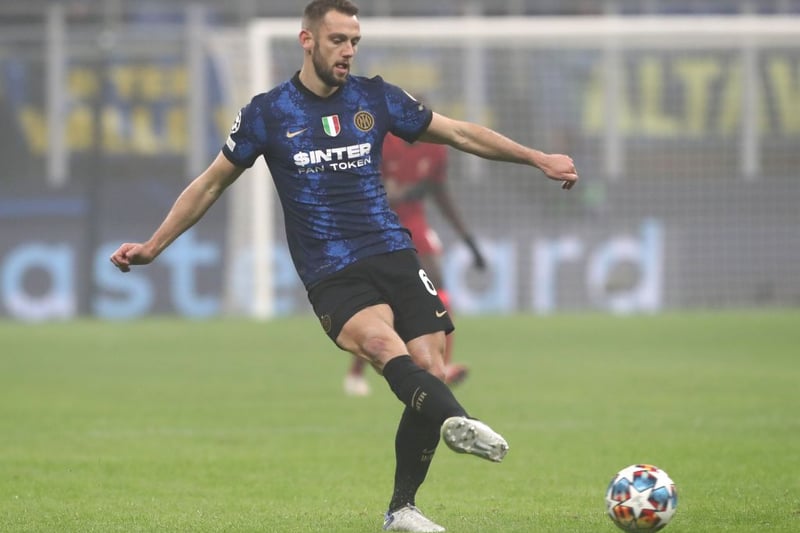 Stefan de Vrij is not interested in swapping Inter Milan for Newcastle United despite the potential of a £110,000-a-week contract at St James’ Park. (FC Inter News) (Photo by Marco Luzzani/Getty Images)