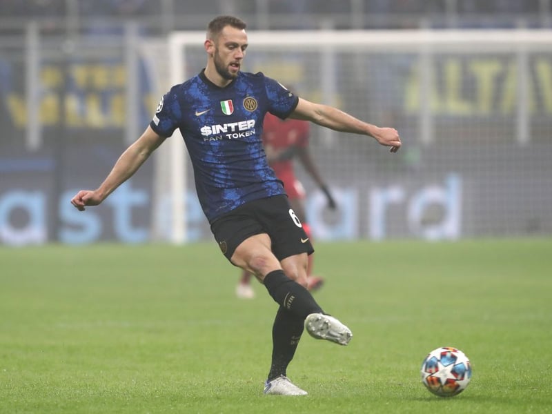 Stefan de Vrij is not interested in swapping Inter Milan for Newcastle United despite the potential of a £110,000-a-week contract at St James’ Park. (FC Inter News) (Photo by Marco Luzzani/Getty Images)