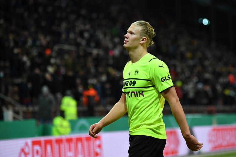 Manchester City have held secret transfer talks with Erling Haaland as they look to ramp up their efforts to sign the striker this summer (Express)