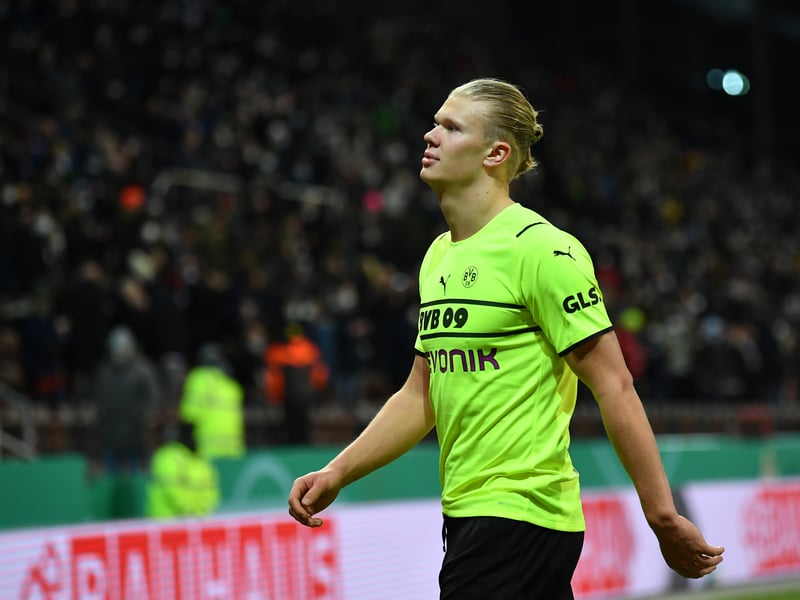 Manchester City have held secret transfer talks with Erling Haaland as they look to ramp up their efforts to sign the striker this summer (Express)