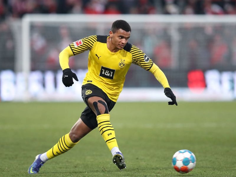 Borussia Dortmund are planning for the departure of Manuel Akanji, who has a £21 million offer from Manchester United. (SportBild)