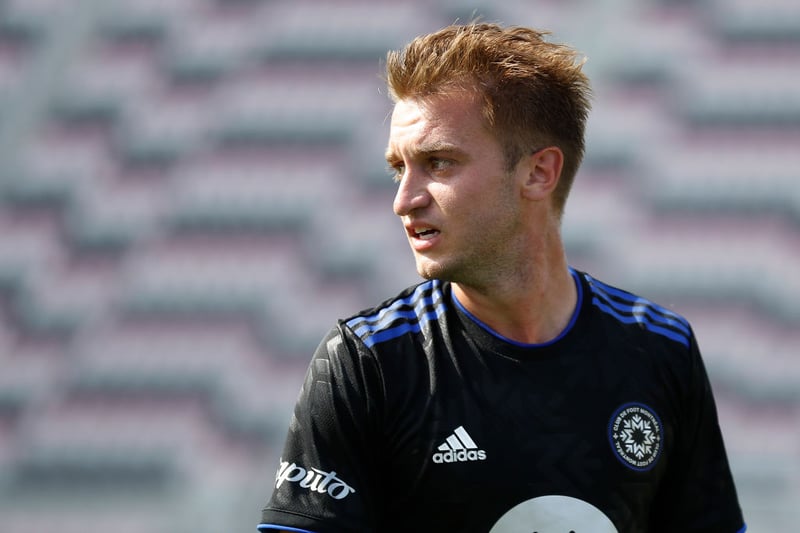 Leeds United are interested in signing midfielder Djordje Mihailovic from MLS side CF Montreal. Everton and Newcastle, Serie A trio Roma, Bologna, and Atalanta, and Bundesliga duo Bayer Leverkusen and Borussia Dortmund, are also credited with an interest. The player coul cost around £6 million. (Jeunes Footeux)