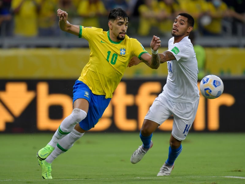 Newcastle United target Lucas Paqueta has reportedly told Lyon his intention to leave the club this summer, but PSG now appear the favourites to sign the Brazilian international. (Le10Sport)