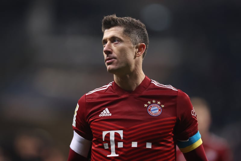 Manchester United are among ‘a number’ of Premier League to have been contacted by representatives of Bayern Munich striker Robert Lewandowski (90mins)
