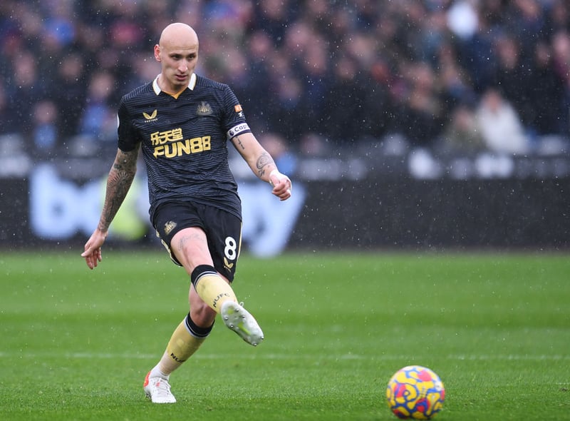 A fairly anonymous showing in the midfield. Shelvey battled but struggled to live up to his previous display under Howe. 