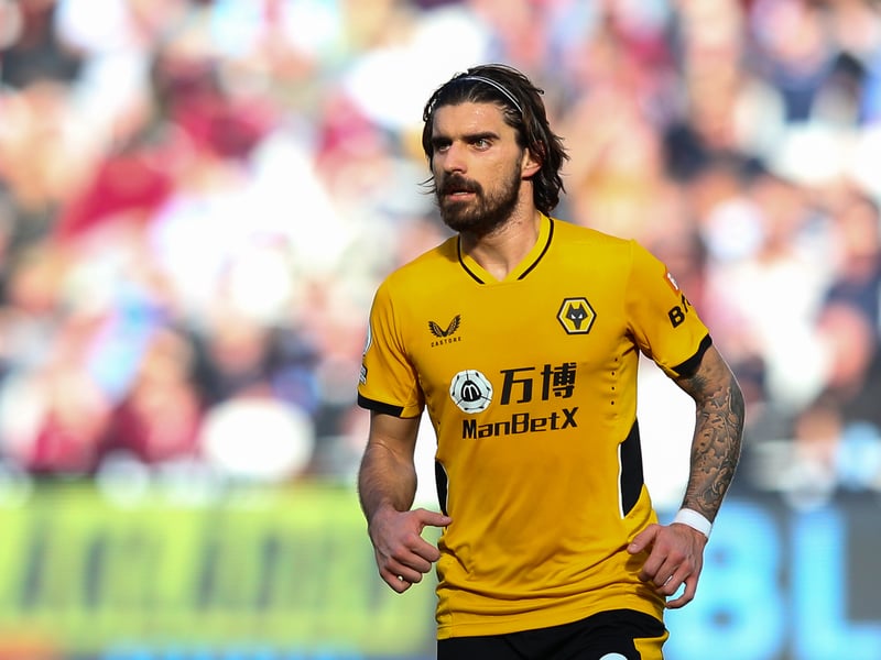 Barcelona have reportedly joined the race to sign Wolves midfielder Ruben Neves. Manchester United and Arsenal are also admirers of the Portugal international. (Daily Mail)