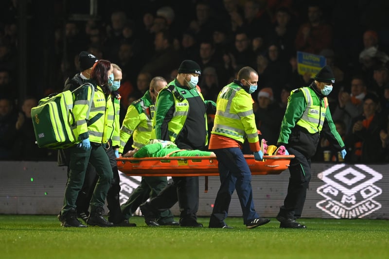 Luton boss Nathan Jones has confirmed that the suspected Achilles injury suffered by on-loan Aston Villa goalkeeper Jed Steer against Chelsea on Wednesday night was ‘not a good’ one (Luton Today)