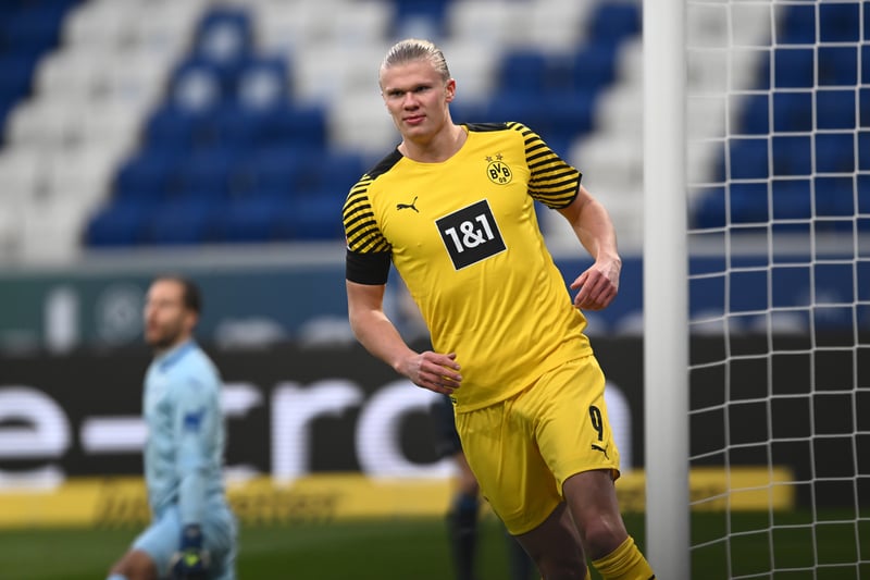 Erling Haaland is expected to decide his future in the “next few weeks” with Real Madrid and Manchester City believes to be the front runners to sign the Dortmund striker (The Athletic)