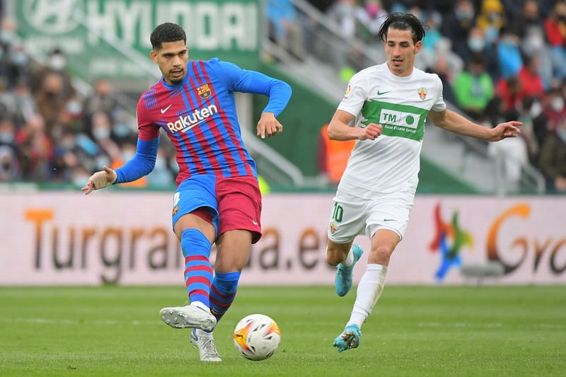 Manchester United could make an approach to sign Ronald Araujo amid the uncertainty over his contract situation at Barcelona, with the Reds already having an ‘offer on table’ for the defender. (Sport)