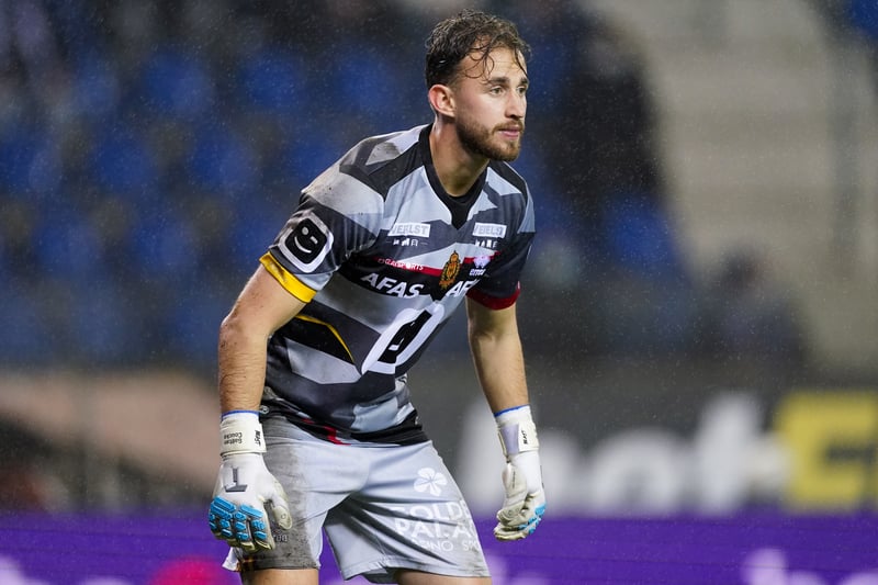 West Ham are showing interest in KV Mechelen goalkeeper Gaetan Coucke. The London club face competition from Reims and Torino for the 23-year-old. (Het Nieuwsblad)