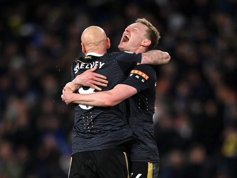 Newcastle United have entered contract discussions with Sean Longstaff with Eddie Howe and senior figures at the club eager for the midfielder to sign a new long-term deal (The Times)