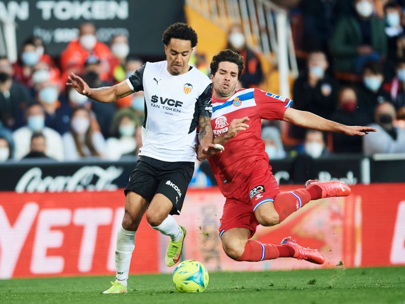 Leeds United loanee Helder Costa is the ‘big loser’ from Valencia’s temporary signing of Tottenham winger Bryan Gil on loan. His arrival has cast doubt on the idea that Leeds will be able to sell the wide man to the Spanish club. (Super Deporte)