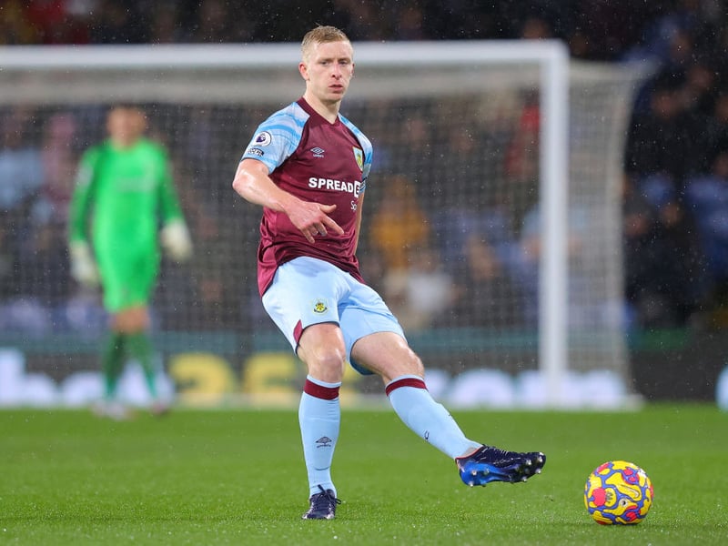 There ‘remains a confidence’ that Ben Mee will pen fresh terms at Burnley this season. (Lancs Live)