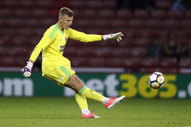 Lincoln City could be set to make a move for Sheffield United goalkeeper Jake Eastwood. According to reports, the club are looking for an emergency loan deal, and could have found their answer with the ex-Portsmouth loanee. (LincolnshireLive)