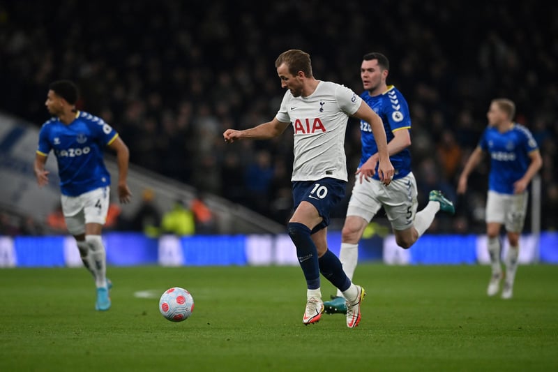 Manchester United are said to be interested in signing Spurs and England star Harry Kane this summer, as they look to rebuild their struggling squad at the end of the season. He could cost the Red Devils a whopping £120m. (Mirror)