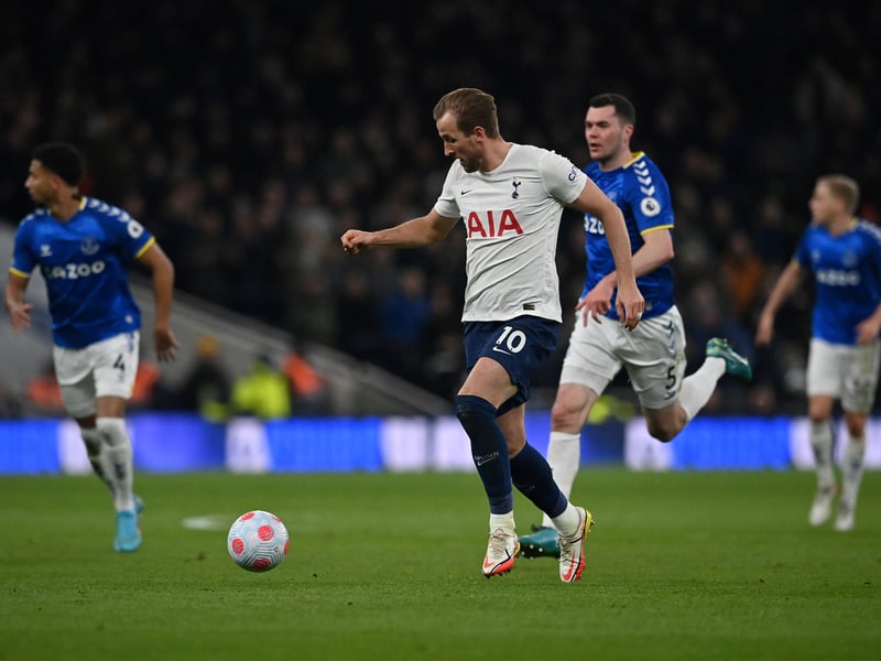 Manchester United are said to be interested in signing Spurs and England star Harry Kane this summer, as they look to rebuild their struggling squad at the end of the season. He could cost the Red Devils a whopping £120m. (Mirror)