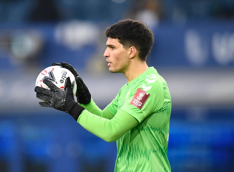 Sporting are set to try to renew goalkeeper João Virgínia’s loan spell from Everton this summer. (Record)