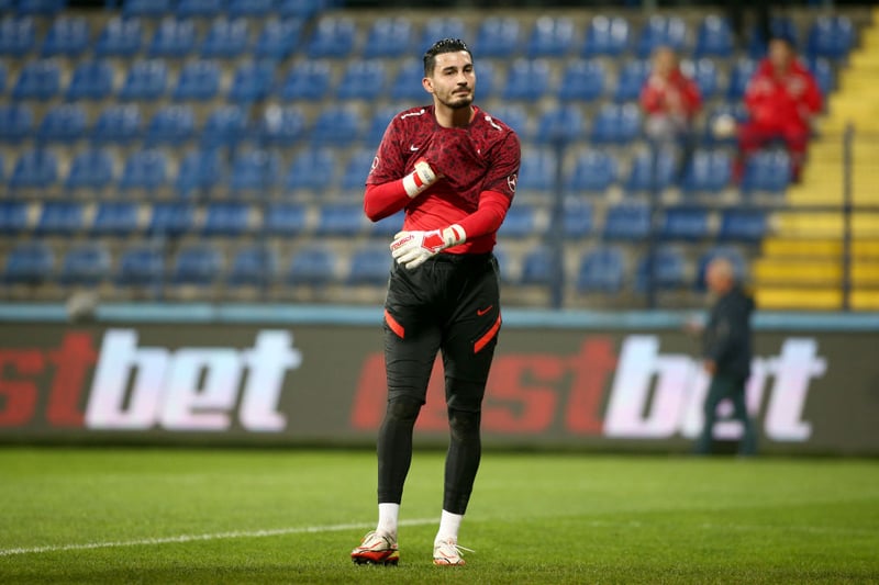 Newcastle and Leeds are both in talks with Turkish international goalkeeper Ugurcan Cakir. 

Source: Radyospor