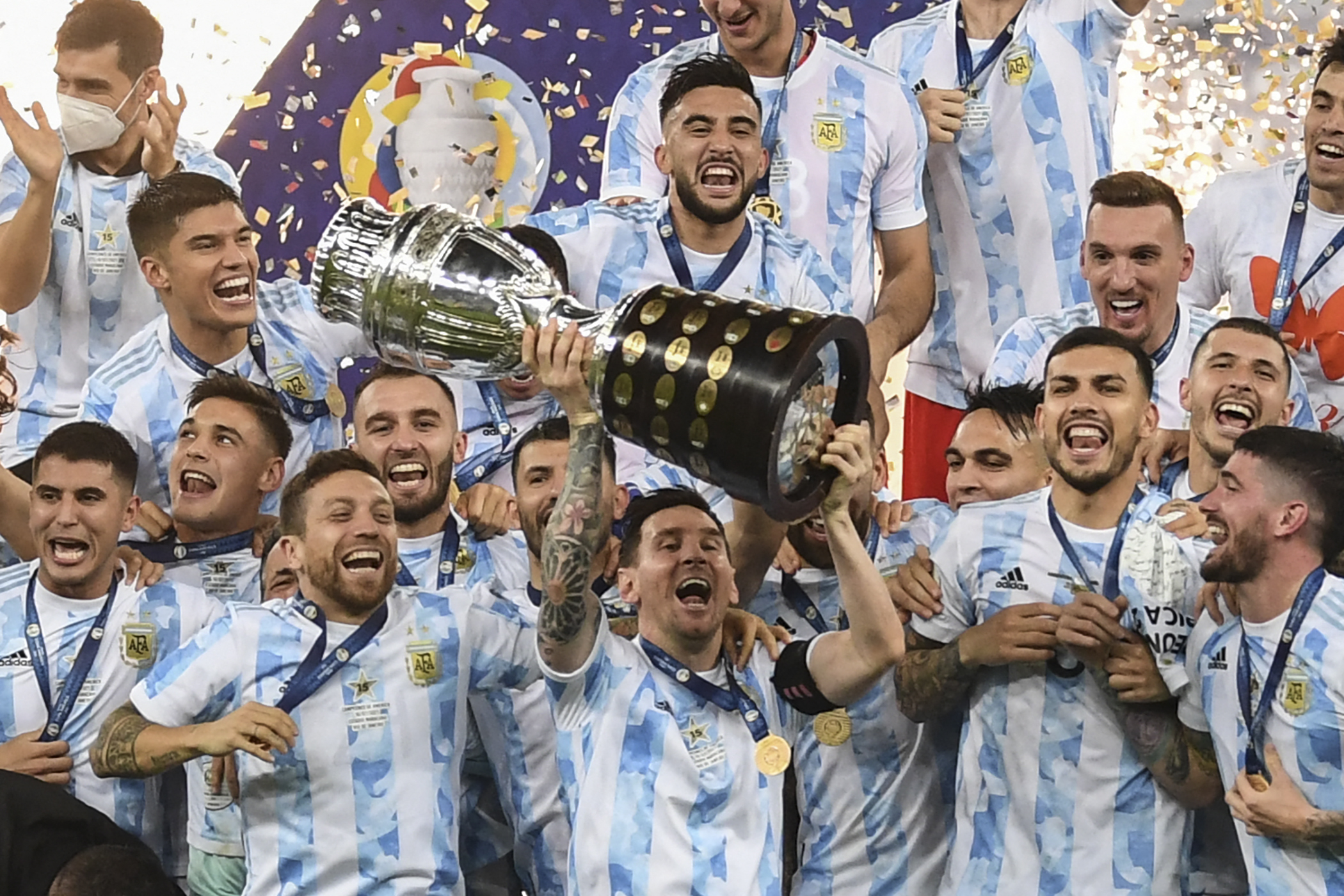 Can Argentina retain their trophy? (Photo by CARL DE SOUZA/AFP via Getty Images)