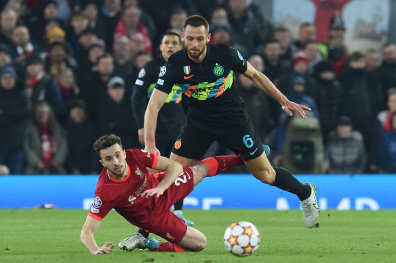Inter Milan will listen to offers from Premier League interested in Stefan De Vrij with Newcastle United and  Tottenham both previously linked (TuttoMercato)