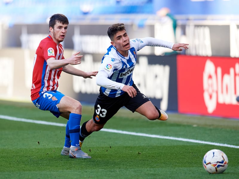 At 21, Rosas has plenty of potential, and that’s reflected in the £11m fee Leeds pay to bring him in from Gijon.