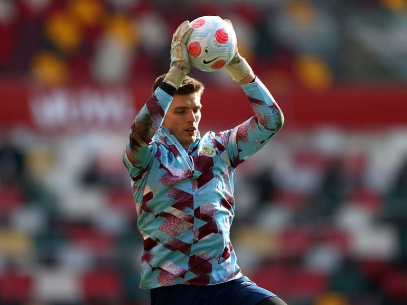 Fulham want to make England goalkeeper Nick Pope their number one in the Premier League next season. (The Sun)