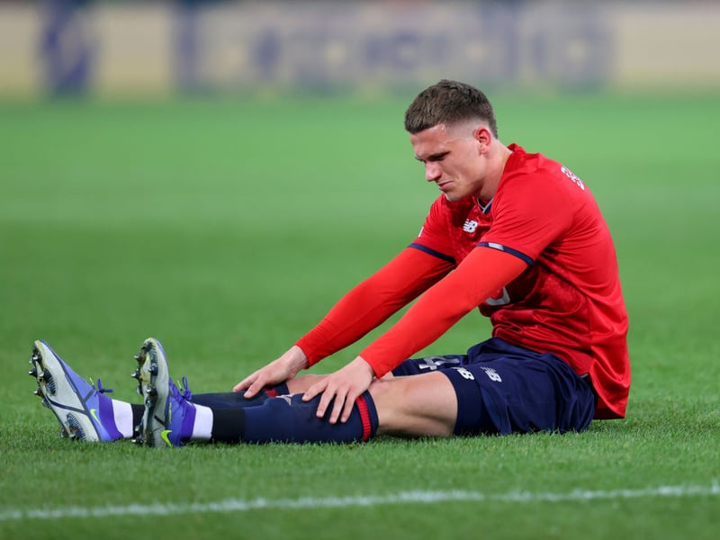 Newcastle United are in pole position to sign Sven Botman from Lille for around £30million this summer even though he has agreed personal terms with AC Milan. (Football Insider)