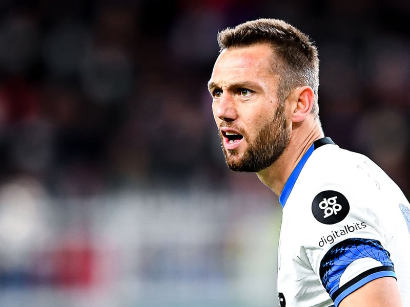 Aston Villa are keeping tabs on Inter Milan defender Stefan de Vrij ahead of a potential £40m move. (Football Insider)