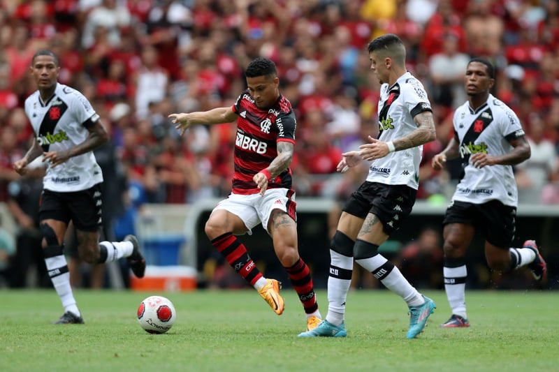 Man United are prepared to agree a fee of over £32million to secure the services of Flamengo midfielder Joao Gomes. (Diario do Fla)