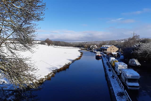 Snowfall on the Leeds Liverpool Canal at Rodley. Photo taken by Tony Johnson.