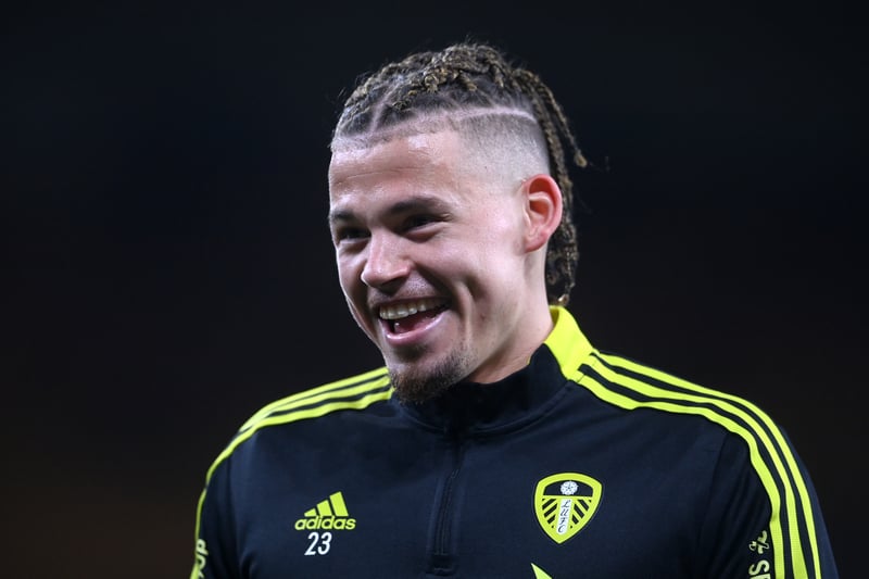 Kalvin Phillips has handed Leeds United a massive boost in their efforts to hold on to him by saying he is prepared to sign a new contract with the club this summer (Mirror)