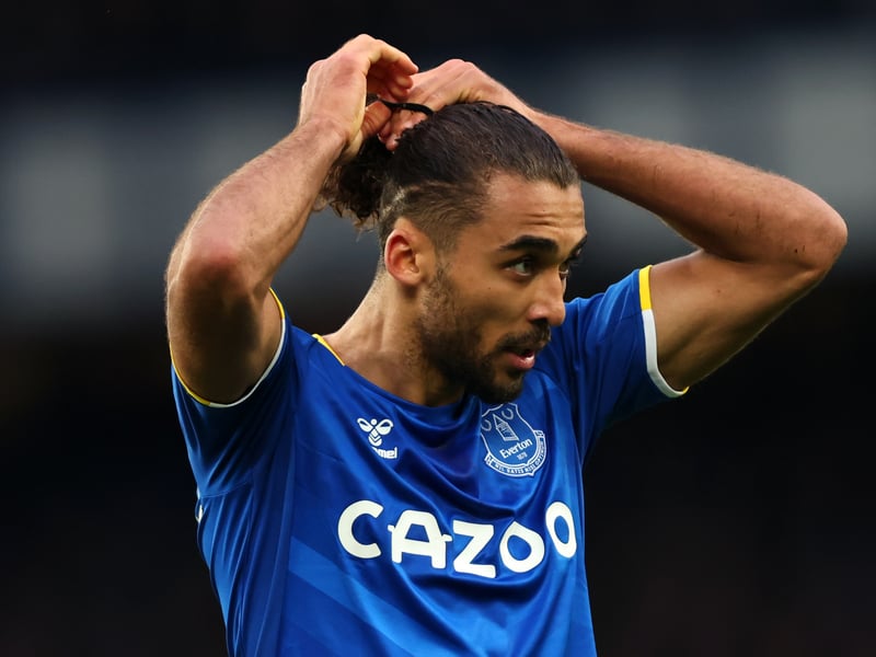 Arsenal have steered away from the possibility of signing Everton's Dominic Calvert-Lewin this summer. The Gunners are desperate to bring in a forward but are exploring other options. (Football Insider)