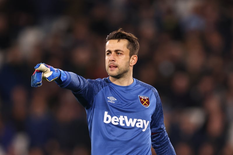 West Ham manager David Moyes has revealed he will reward goalkeeper Lukasz Fabianski with a new contract to keep him at the club for another year (Daily Mail)
